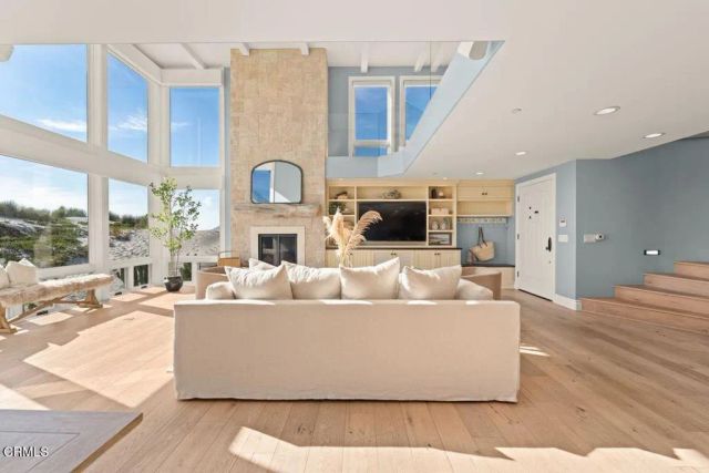 1096 Belfast Lane, Ventura, CA 93001