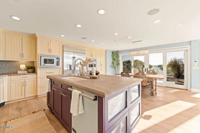 1096 Belfast Lane, Ventura, CA 93001