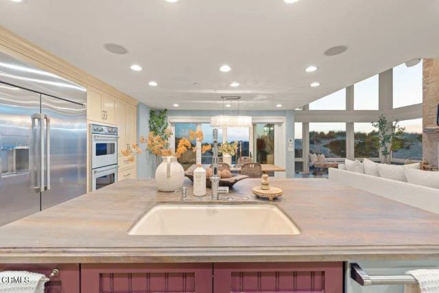 1096 Belfast Lane, Ventura, CA 93001