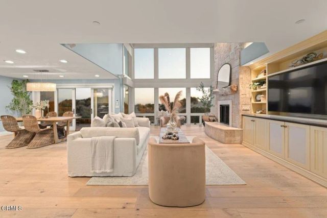 1096 Belfast Lane, Ventura, CA 93001