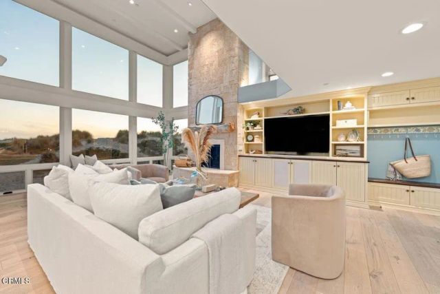 1096 Belfast Lane, Ventura, CA 93001