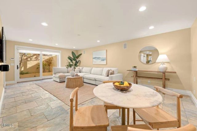 1096 Belfast Lane, Ventura, CA 93001