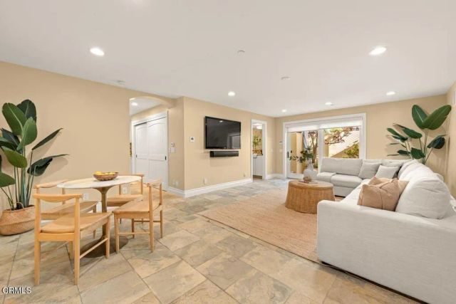 1096 Belfast Lane, Ventura, CA 93001