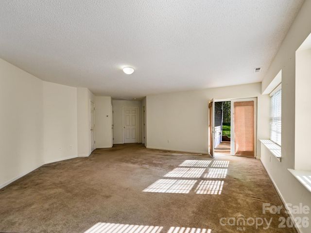 72 Creeks End Circle, Mills River, NC 28759