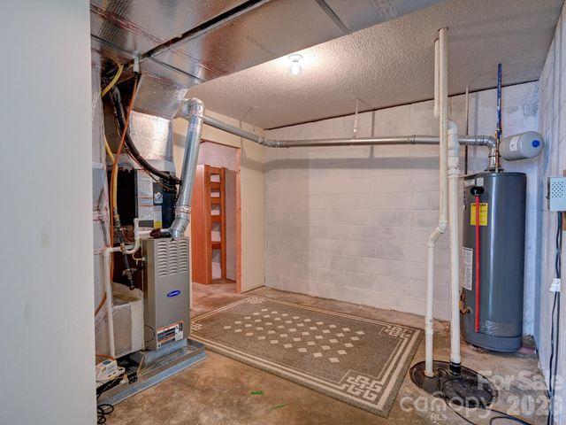 72 Creeks End Circle, Mills River, NC 28759