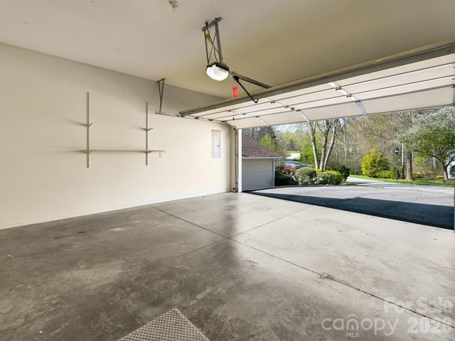 72 Creeks End Circle, Mills River, NC 28759