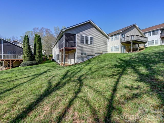 72 Creeks End Circle, Mills River, NC 28759