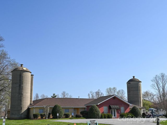 72 Creeks End Circle, Mills River, NC 28759