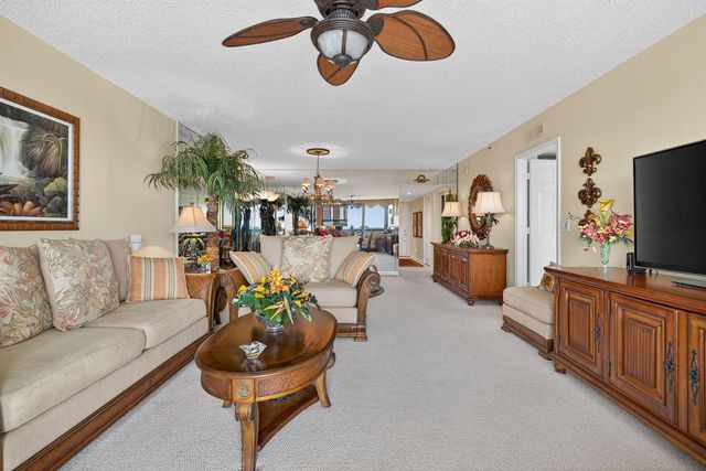356 Golfview Road 609, North Palm Beach, FL 33408