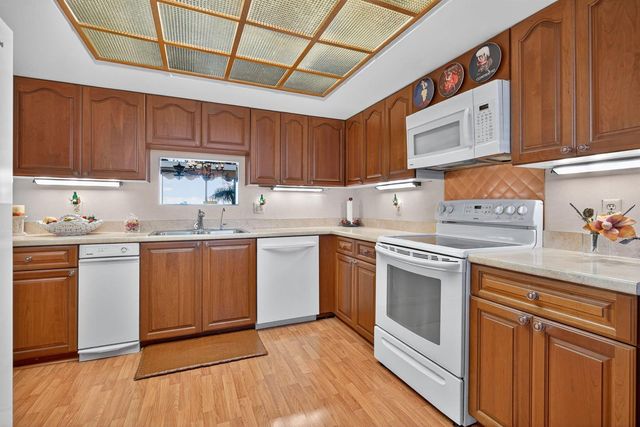 356 Golfview Road 609, North Palm Beach, FL 33408
