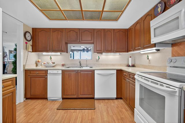 356 Golfview Road 609, North Palm Beach, FL 33408
