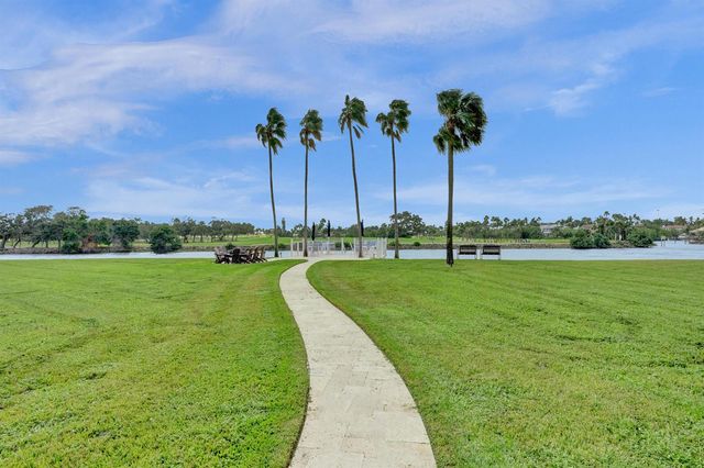 356 Golfview Road 609, North Palm Beach, FL 33408