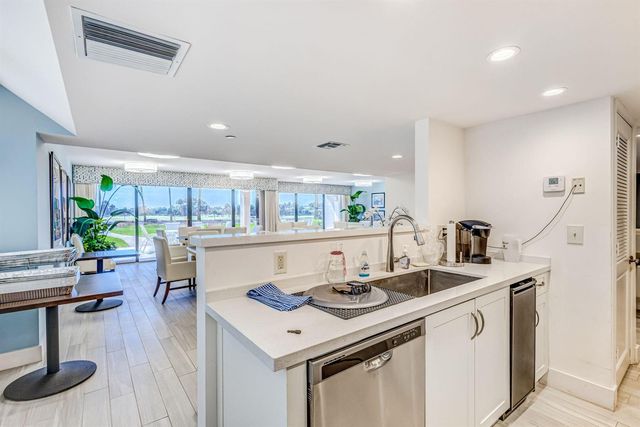 356 Golfview Road 609, North Palm Beach, FL 33408