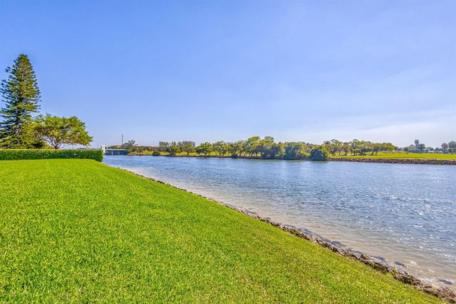 356 Golfview Road 609, North Palm Beach, FL 33408