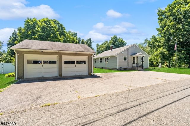162 Cozy Lake Rd, Jefferson Twp., NJ 07438