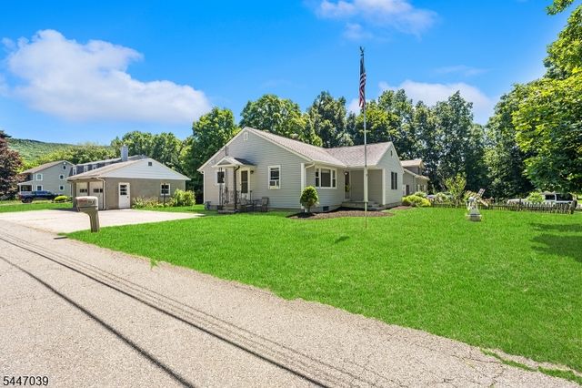 162 Cozy Lake Rd, Jefferson Twp., NJ 07438