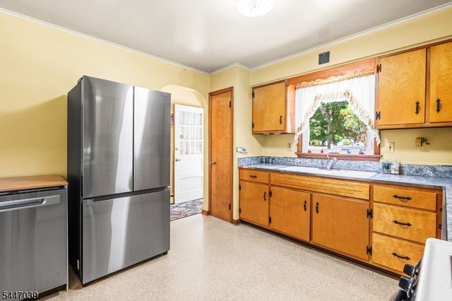 162 Cozy Lake Rd, Jefferson Twp., NJ 07438