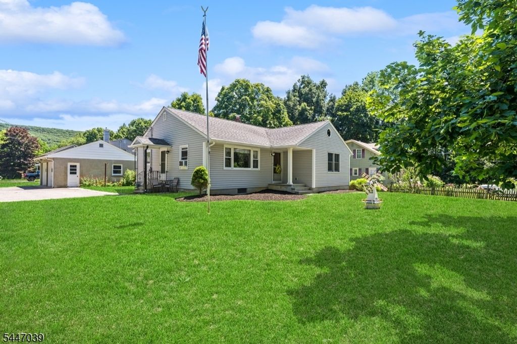 162 Cozy Lake Rd, Jefferson Twp., NJ 07438