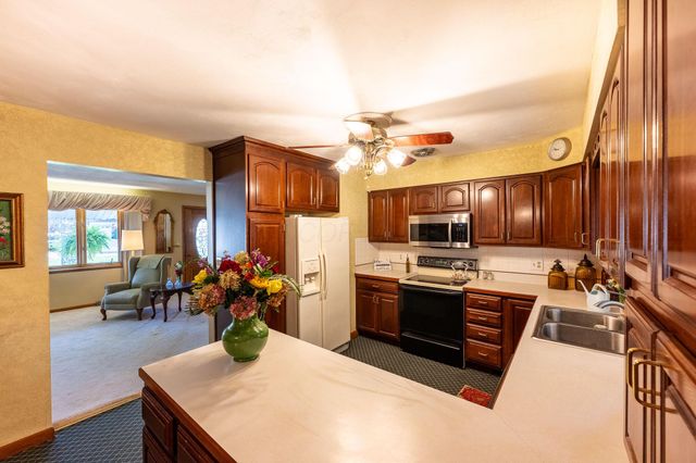 71 Barb Avenue, Heath, OH 43056