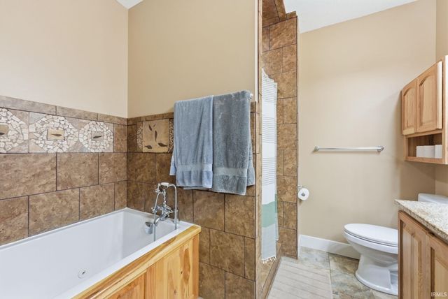 6441 N 750 East Road, Churubusco, IN 46723