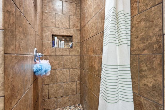6441 N 750 East Road, Churubusco, IN 46723