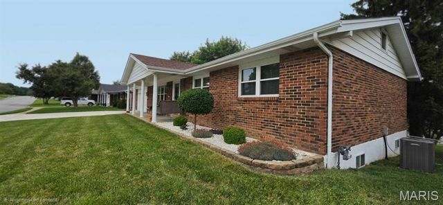1641 Tamarack Drive, St Charles, MO 63301