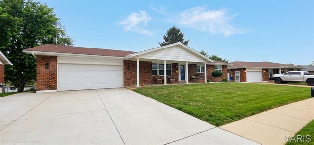 1641 Tamarack Drive, St Charles, MO 63301