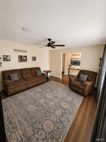 1641 Tamarack Drive, St Charles, MO 63301