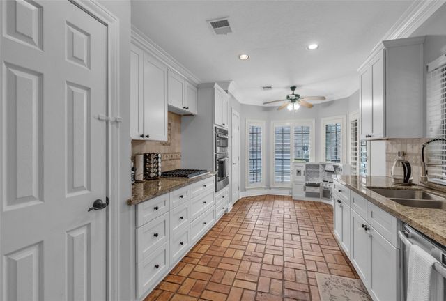 12853 Kingsbridge Lane, Houston, TX 77077