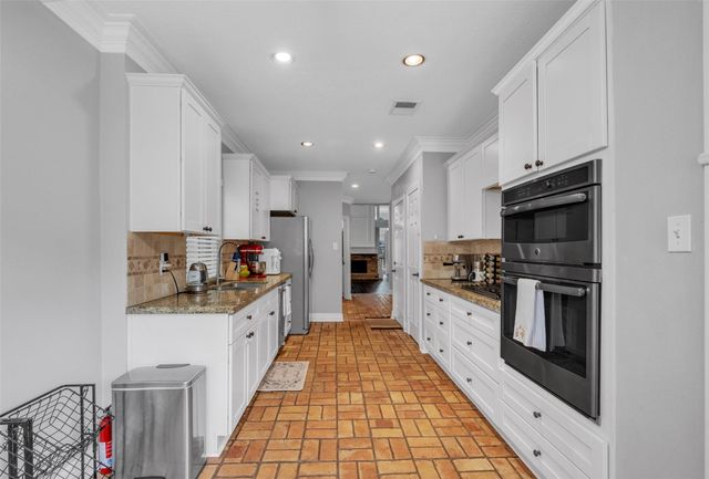 12853 Kingsbridge Lane, Houston, TX 77077