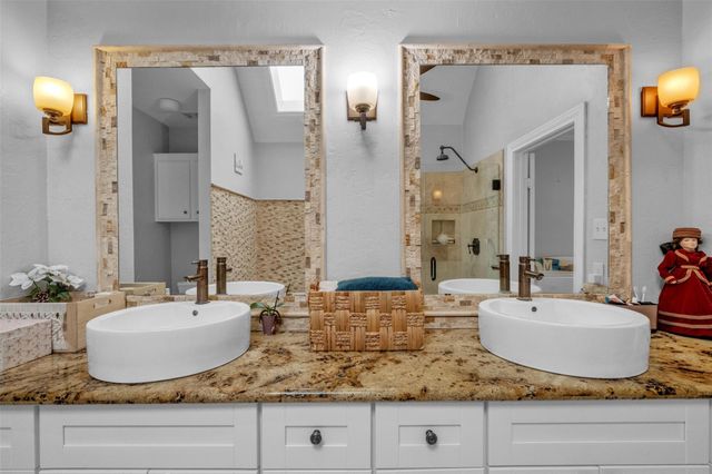 12853 Kingsbridge Lane, Houston, TX 77077