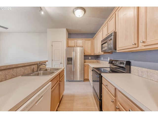 38573 CASCADIA VILLAGE Dr, Sandy, OR 97055