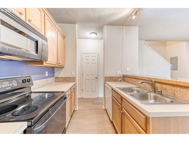 38573 CASCADIA VILLAGE Dr, Sandy, OR 97055