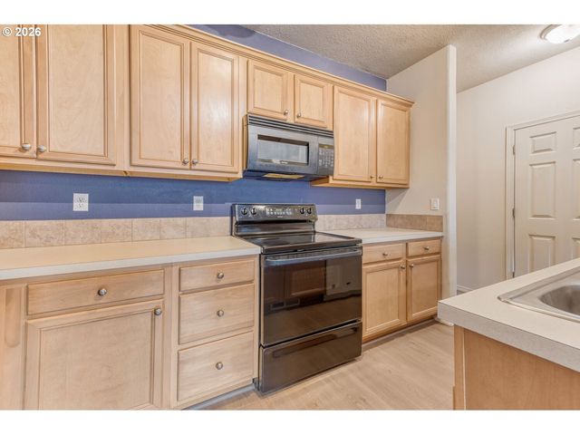 38573 CASCADIA VILLAGE Dr, Sandy, OR 97055
