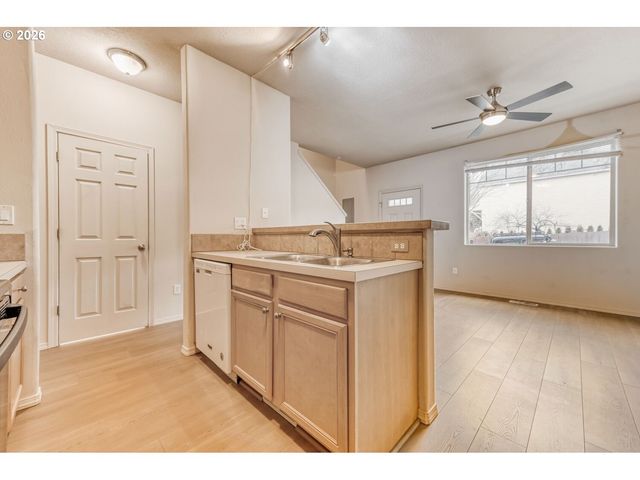 38573 CASCADIA VILLAGE Dr, Sandy, OR 97055