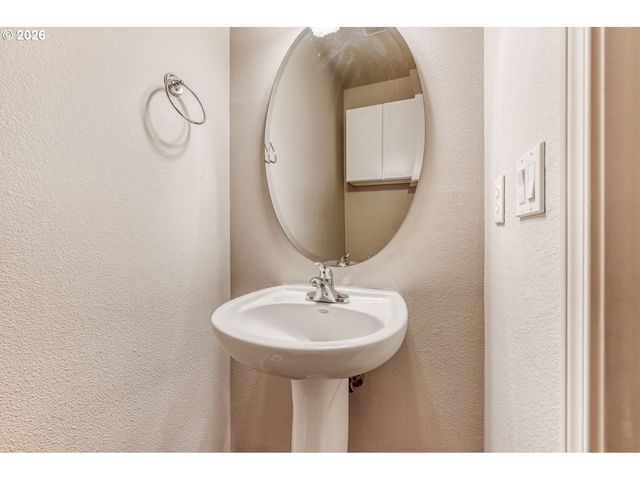 38573 CASCADIA VILLAGE Dr, Sandy, OR 97055