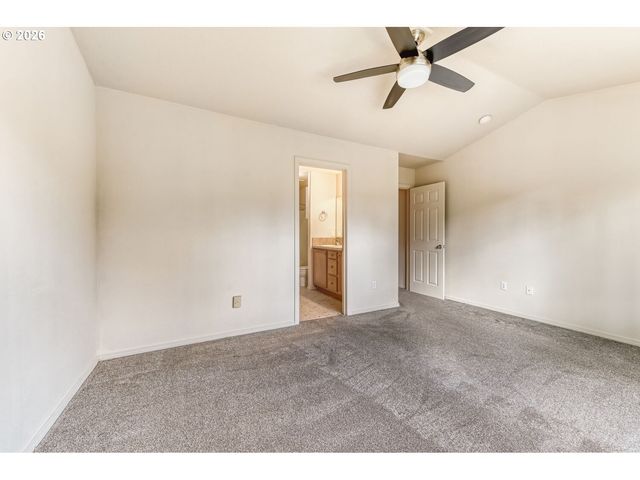 38573 CASCADIA VILLAGE Dr, Sandy, OR 97055