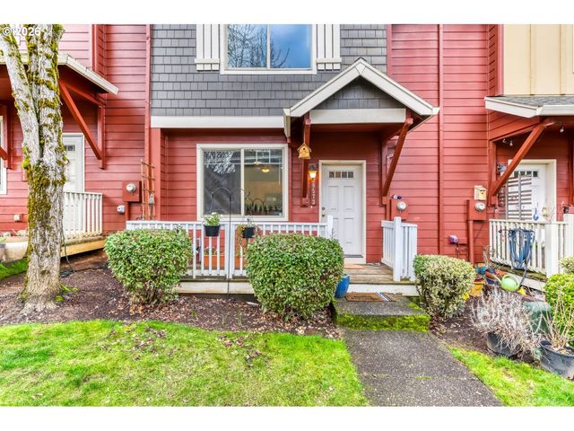 38573 CASCADIA VILLAGE Dr, Sandy, OR 97055