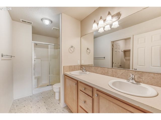 38573 CASCADIA VILLAGE Dr, Sandy, OR 97055