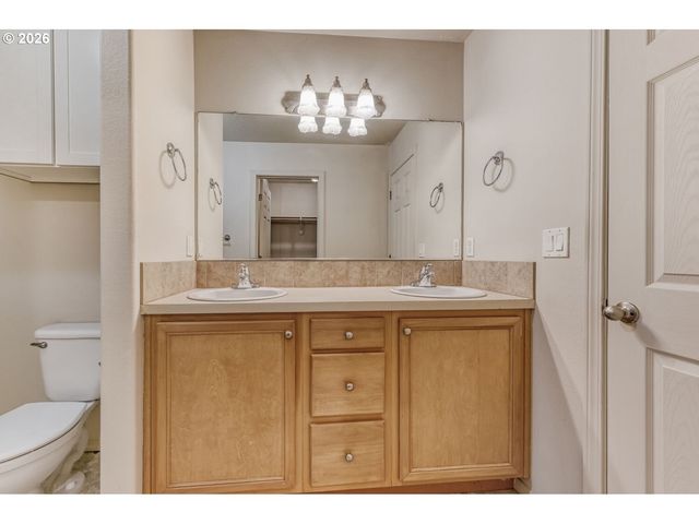 38573 CASCADIA VILLAGE Dr, Sandy, OR 97055