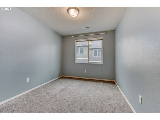 38573 CASCADIA VILLAGE Dr, Sandy, OR 97055