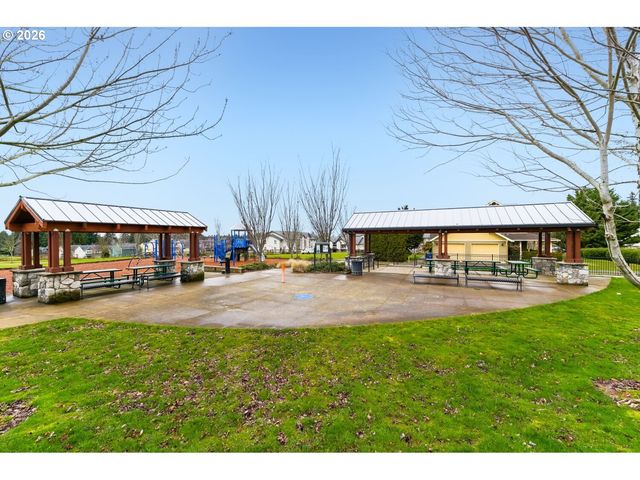 38573 CASCADIA VILLAGE Dr, Sandy, OR 97055
