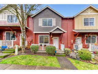 38573 CASCADIA VILLAGE Dr, Sandy, OR 97055