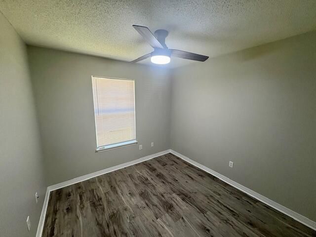 2027 Las Vegas Trail, Navarre, FL 32566