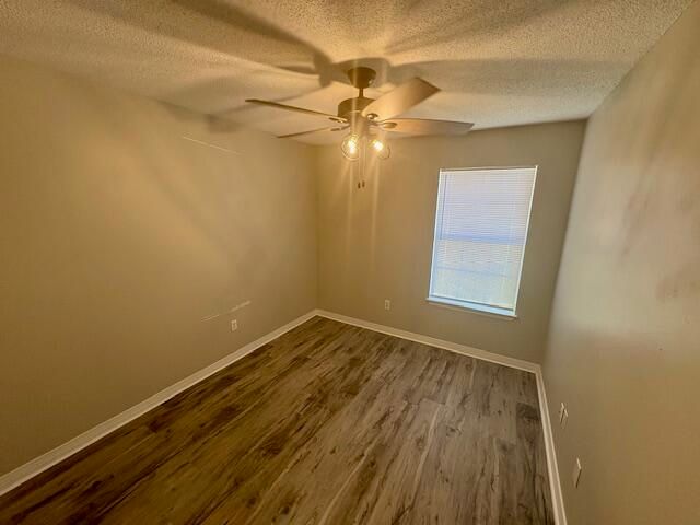 2027 Las Vegas Trail, Navarre, FL 32566