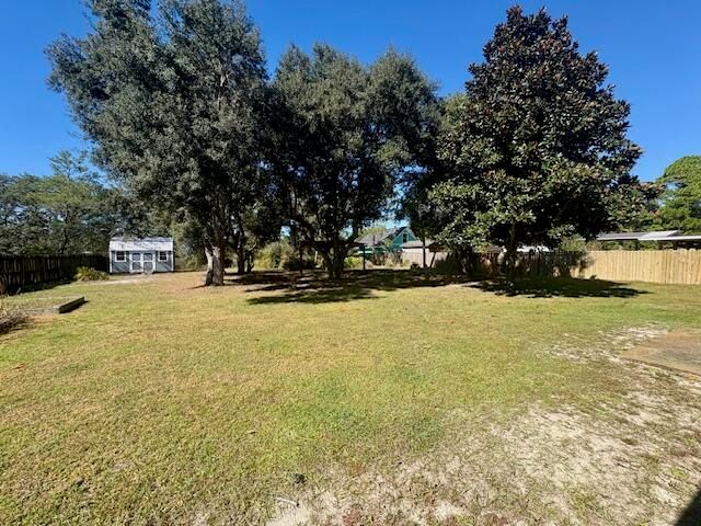 2027 Las Vegas Trail, Navarre, FL 32566