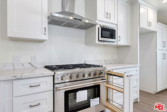 7026 Colbath Avenue, Van Nuys (los Angeles), CA 91405