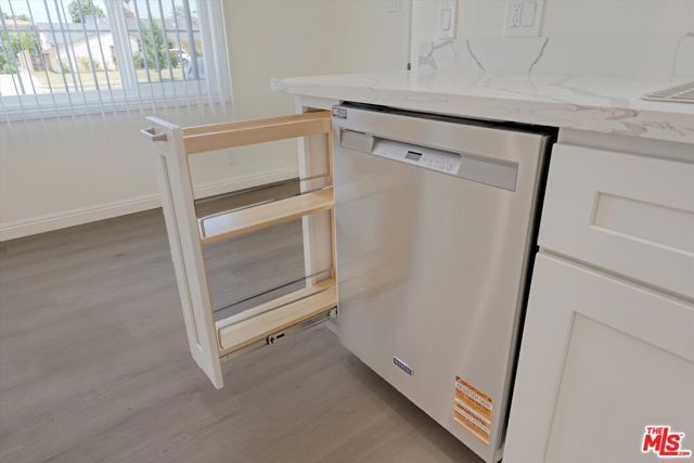 7026 Colbath Avenue, Van Nuys (los Angeles), CA 91405