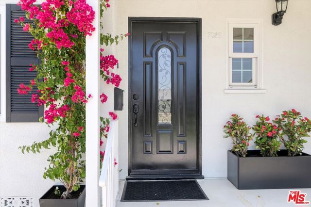 7026 Colbath Avenue, Van Nuys (los Angeles), CA 91405