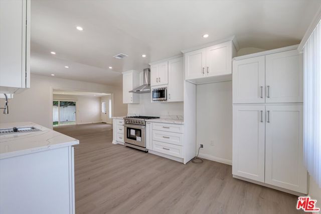 7026 Colbath Avenue, Van Nuys (los Angeles), CA 91405